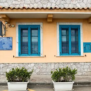 https://taormina-beach-house.sicilyhotelsitaly.net